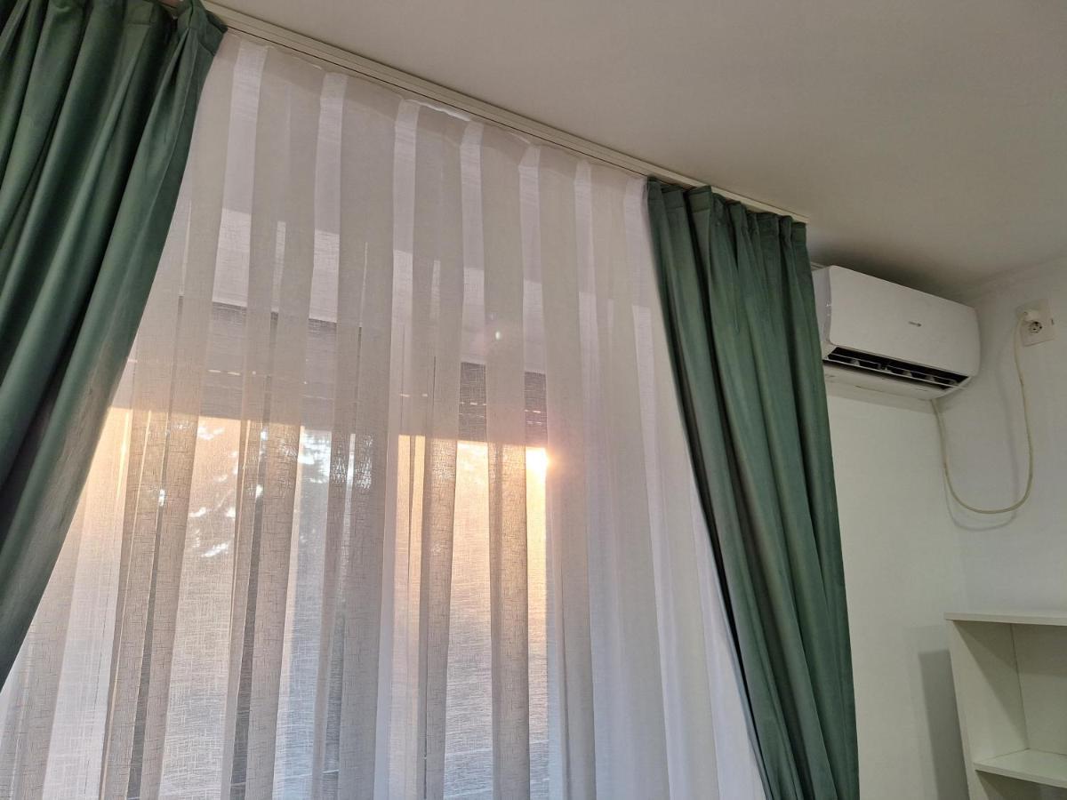 Black Eagle Central Unirii Square, 2 King Size Bedrooms, Free Private Parking Oradea Exteriör bild